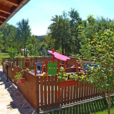 Sinjirite Complex Resort Elena